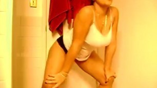 Latina Girl Shakes her Ass and Strips in her Bathroom