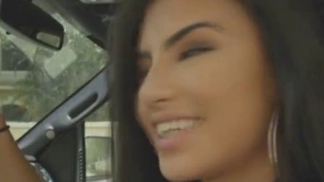 HOT BIGTIT LATINA BLOWS